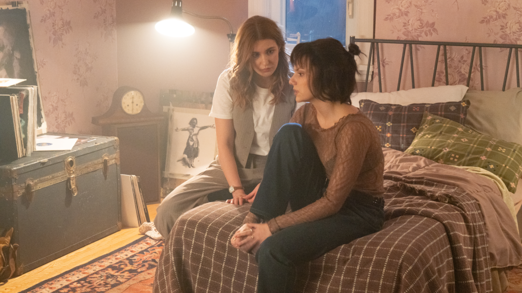 Sophie Nelisse as Ellie and Dafne Keen as Chrys in Whistle